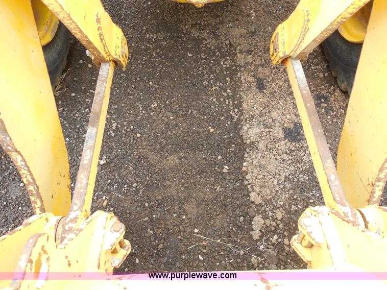 image for item F3256 Fiat-Hitachi FR90 articulated wheel loader