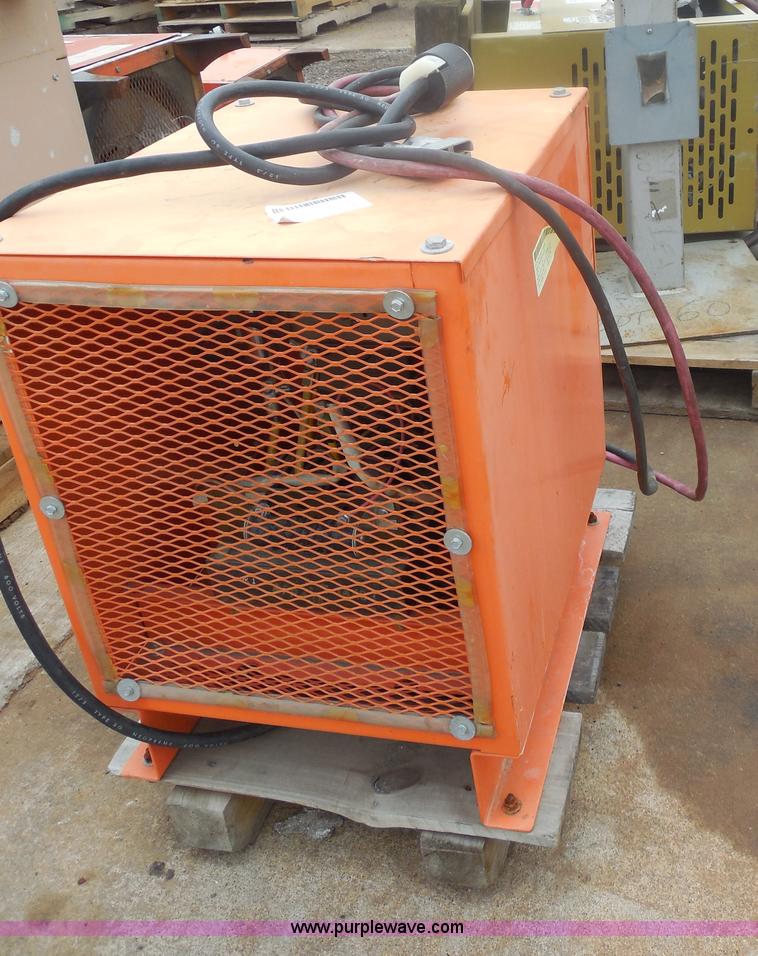 image for item F3257 C&D Batteries Pro 5 FR12CE255 battery charger