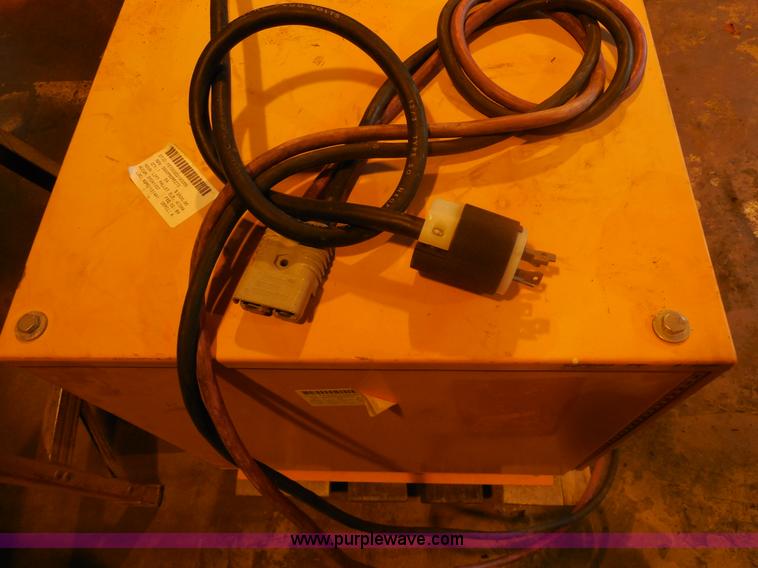 image for item F3257 C&D Batteries Pro 5 FR12CE255 battery charger