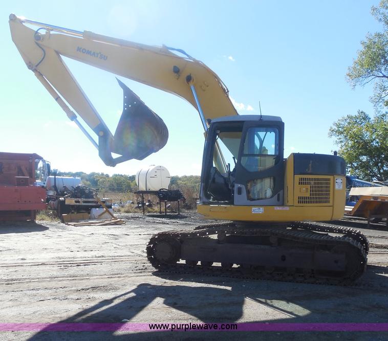 image for item F3260 Komatsu PC228USLC excavator