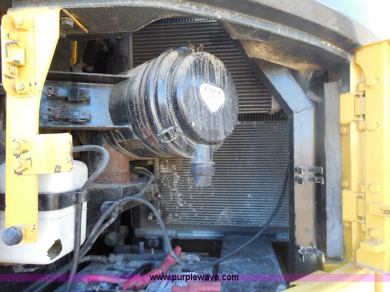 image for item F3260 Komatsu PC228USLC excavator