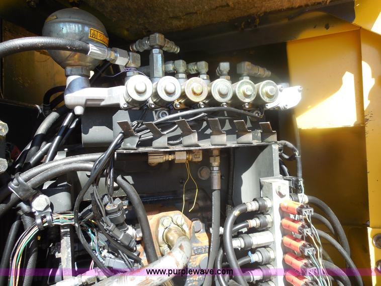 image for item F3260 Komatsu PC228USLC excavator