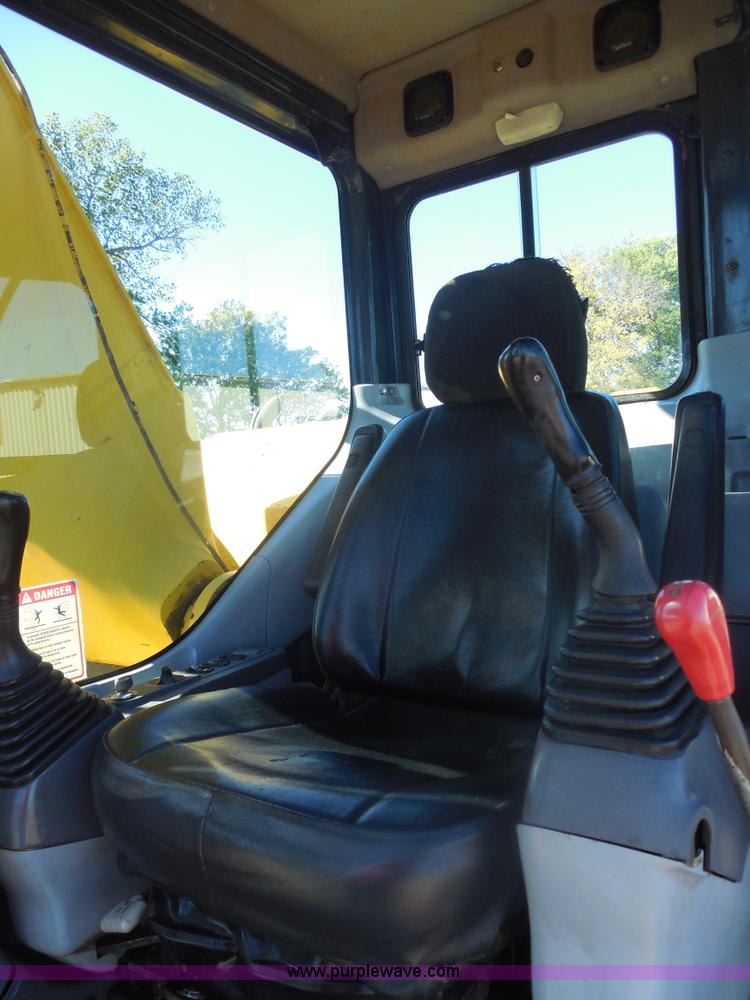 image for item F3260 Komatsu PC228USLC excavator