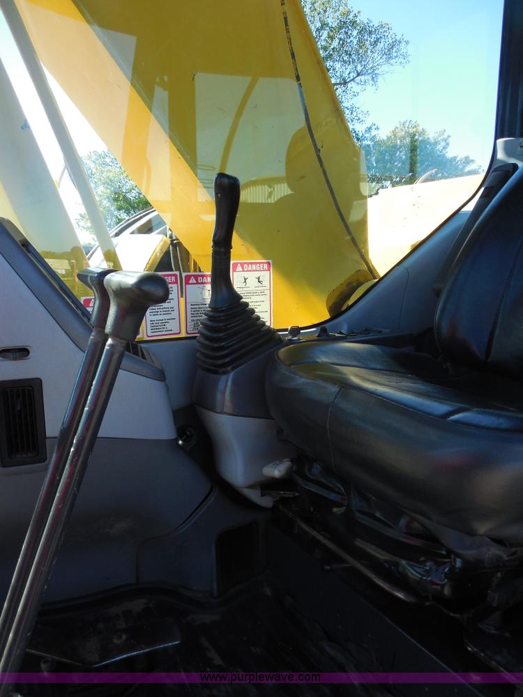 image for item F3260 Komatsu PC228USLC excavator