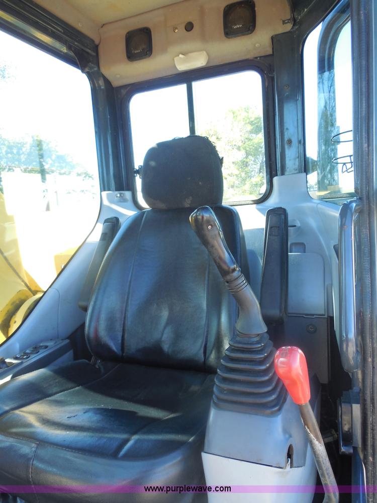 image for item F3260 Komatsu PC228USLC excavator