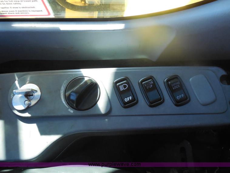 image for item F3260 Komatsu PC228USLC excavator