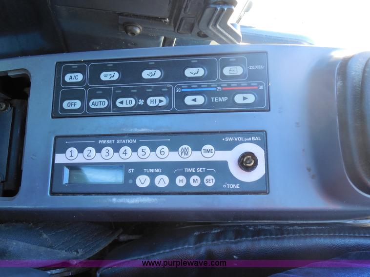 image for item F3260 Komatsu PC228USLC excavator