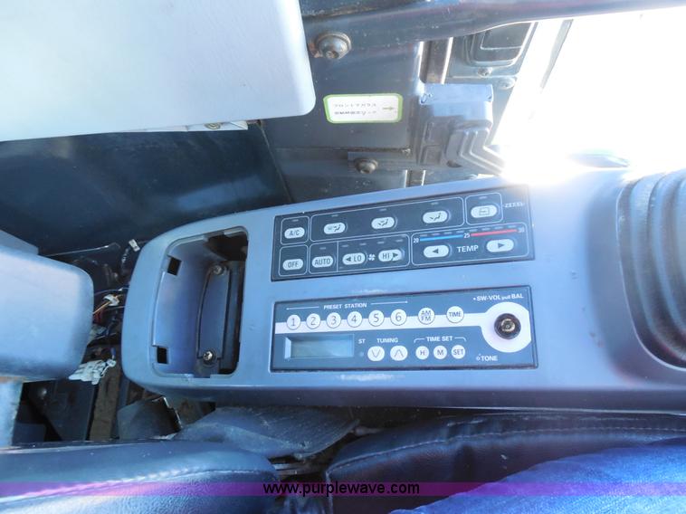 image for item F3260 Komatsu PC228USLC excavator