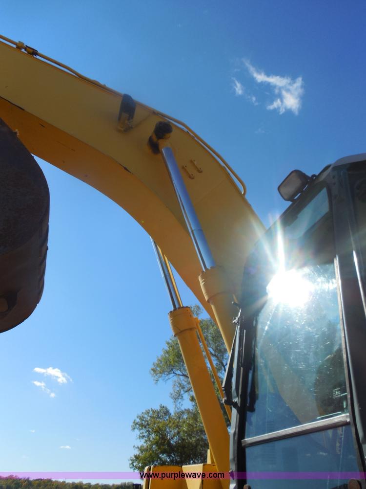 image for item F3260 Komatsu PC228USLC excavator