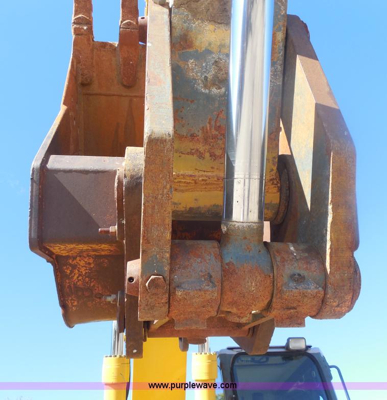 image for item F3260 Komatsu PC228USLC excavator