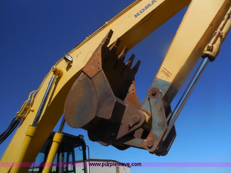 image for item F3260 Komatsu PC228USLC excavator