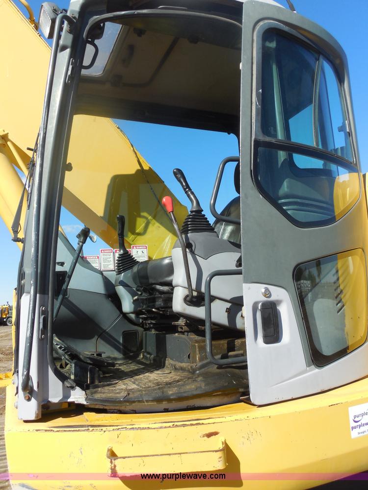 image for item F3260 Komatsu PC228USLC excavator