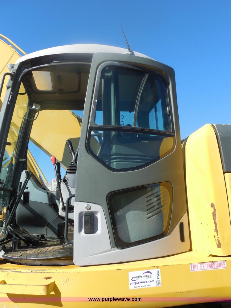 image for item F3260 Komatsu PC228USLC excavator