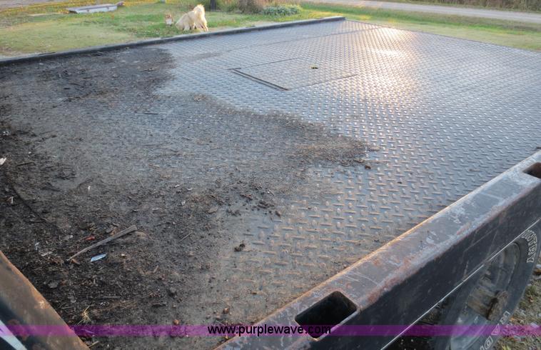 image for item F8020 1992 Ford F250 HD Custom flatbed pickup truck