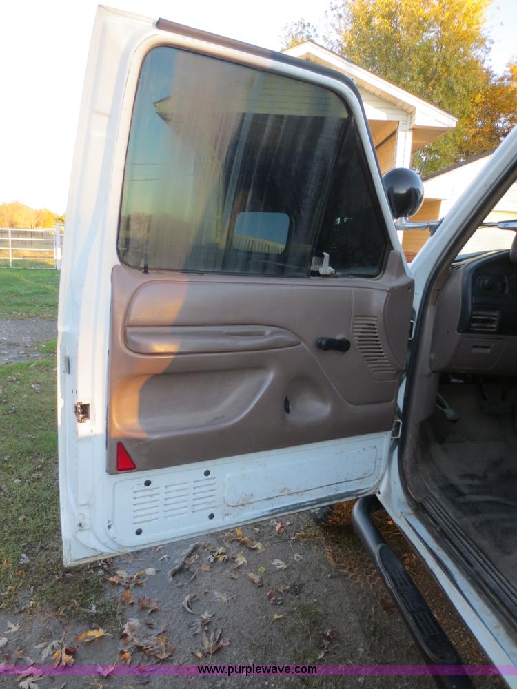 image for item F8020 1992 Ford F250 HD Custom flatbed pickup truck