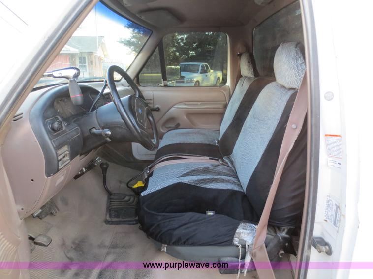 image for item F8020 1992 Ford F250 HD Custom flatbed pickup truck