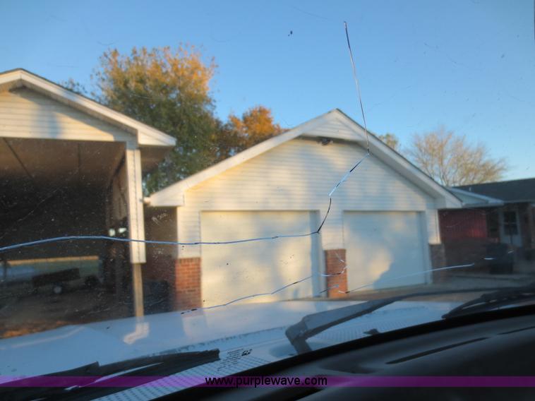 image for item F8020 1992 Ford F250 HD Custom flatbed pickup truck