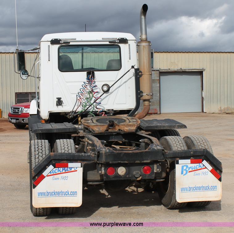 image for item G5851 2003 Mack CH613 semi truck