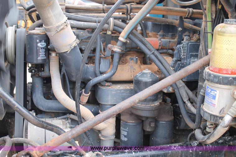 image for item G5851 2003 Mack CH613 semi truck