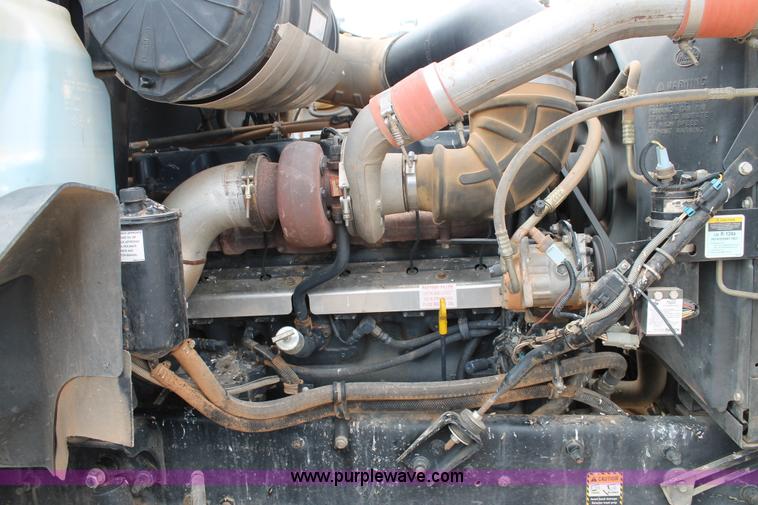 image for item G5851 2003 Mack CH613 semi truck