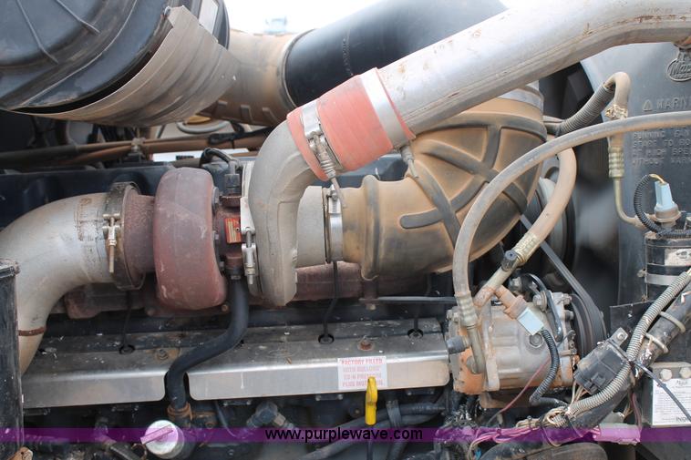 image for item G5851 2003 Mack CH613 semi truck