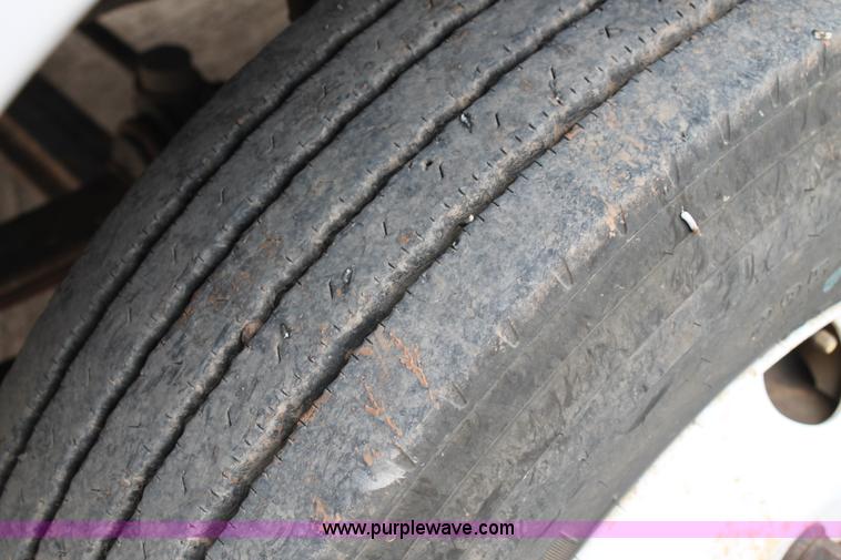 image for item G5851 2003 Mack CH613 semi truck