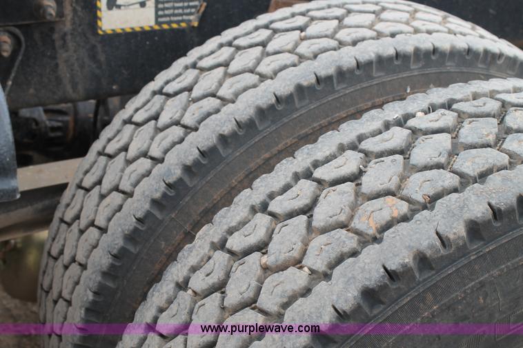 image for item G5851 2003 Mack CH613 semi truck