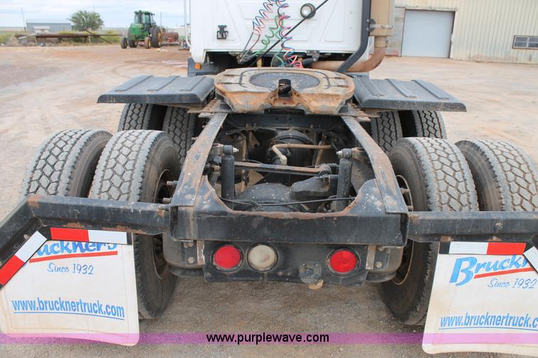 image for item G5851 2003 Mack CH613 semi truck