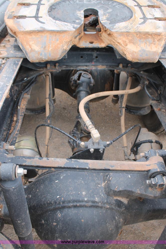 image for item G5851 2003 Mack CH613 semi truck