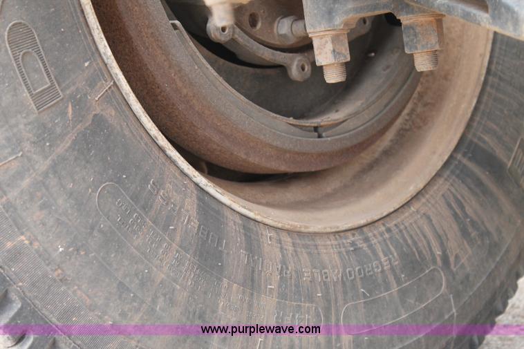 image for item G5851 2003 Mack CH613 semi truck