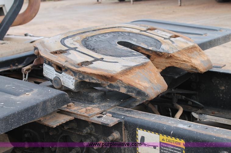 image for item G5851 2003 Mack CH613 semi truck