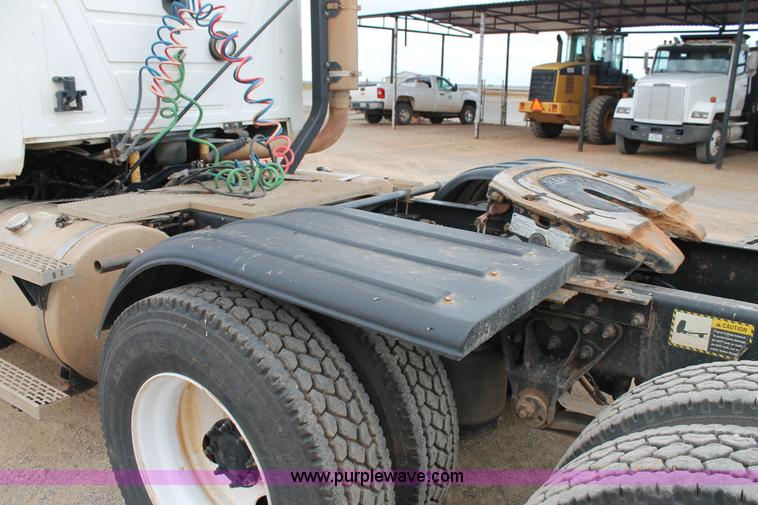 image for item G5851 2003 Mack CH613 semi truck