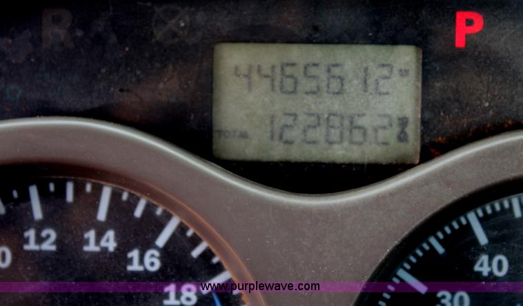 image for item G5851 2003 Mack CH613 semi truck