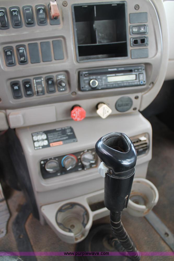 image for item G5851 2003 Mack CH613 semi truck