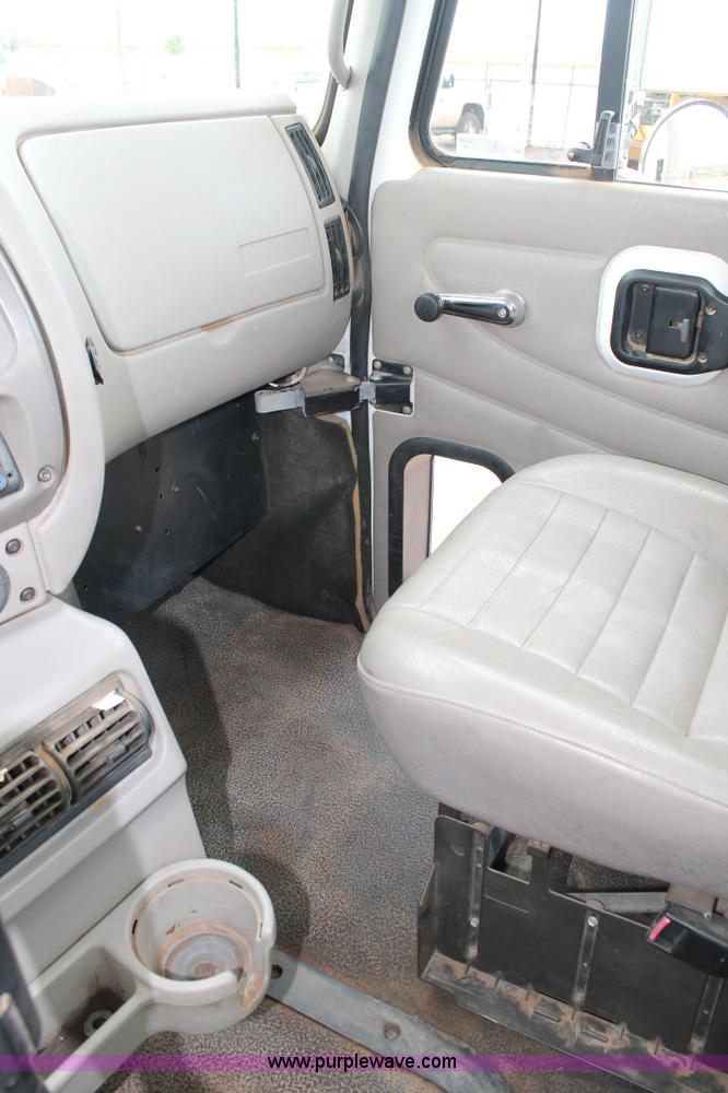 image for item G5851 2003 Mack CH613 semi truck