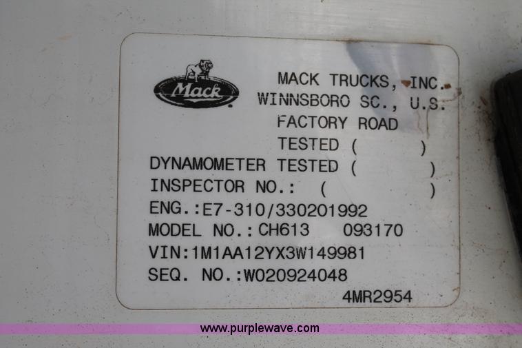 image for item G5851 2003 Mack CH613 semi truck