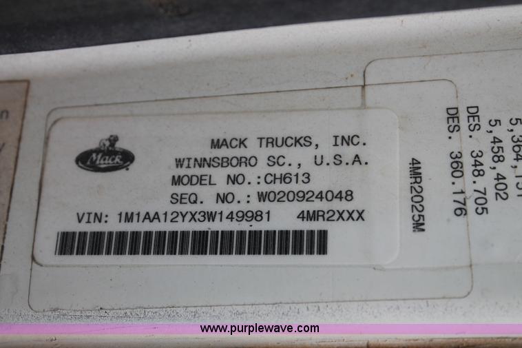 image for item G5851 2003 Mack CH613 semi truck