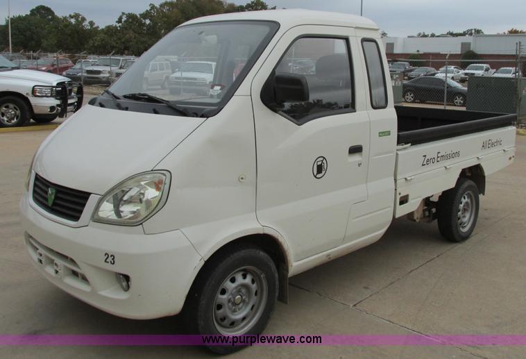 image for item I4970 2009 Miles ZX40 utility truck