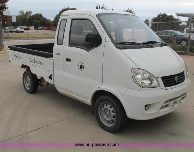 image for item I4970 2009 Miles ZX40 utility truck