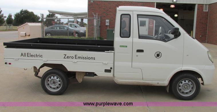 image for item I4970 2009 Miles ZX40 utility truck