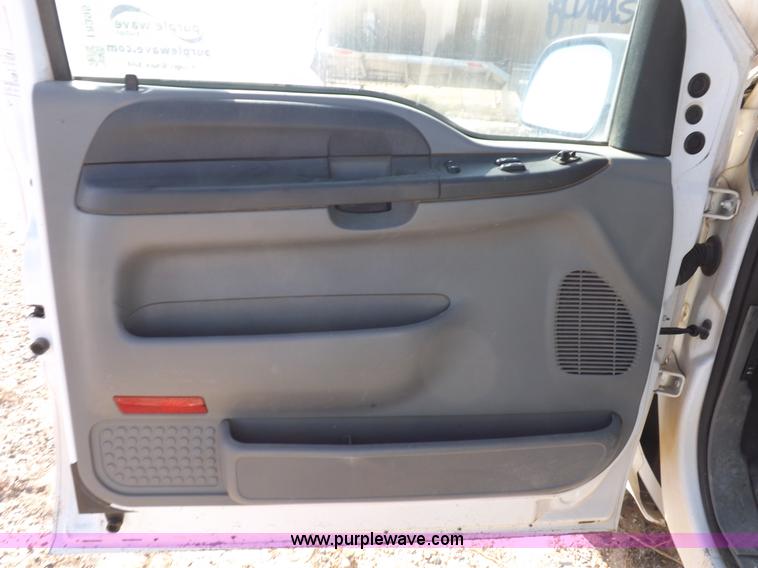 image for item I8395 2004 Ford F250 Super Duty XLT SuperCab pickup truck