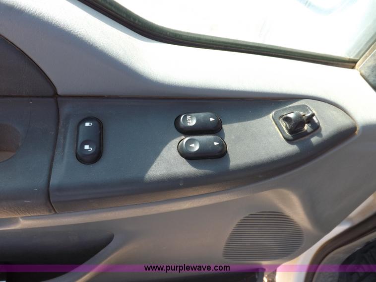 image for item I8395 2004 Ford F250 Super Duty XLT SuperCab pickup truck