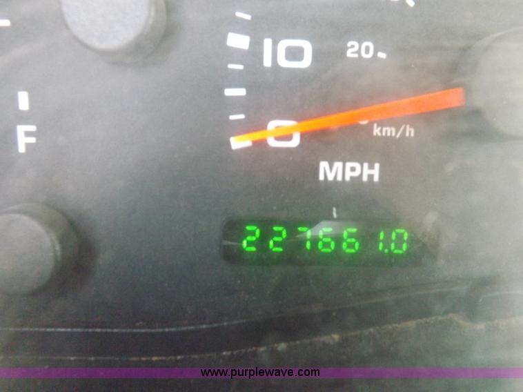 image for item I8395 2004 Ford F250 Super Duty XLT SuperCab pickup truck