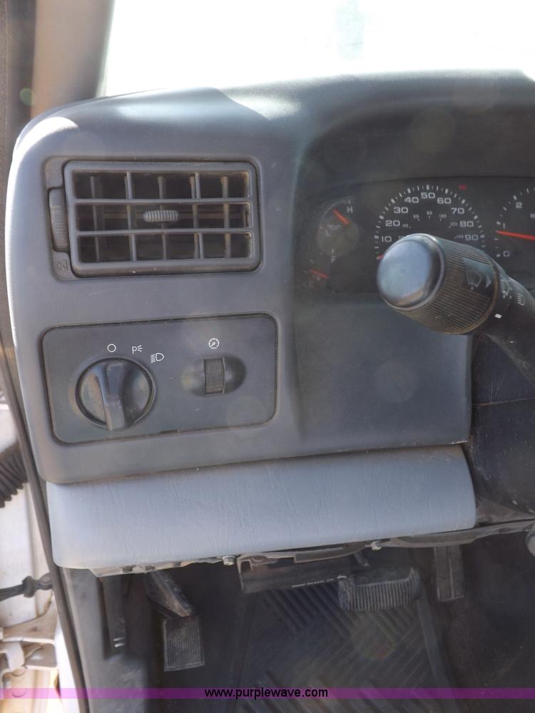 image for item I8395 2004 Ford F250 Super Duty XLT SuperCab pickup truck