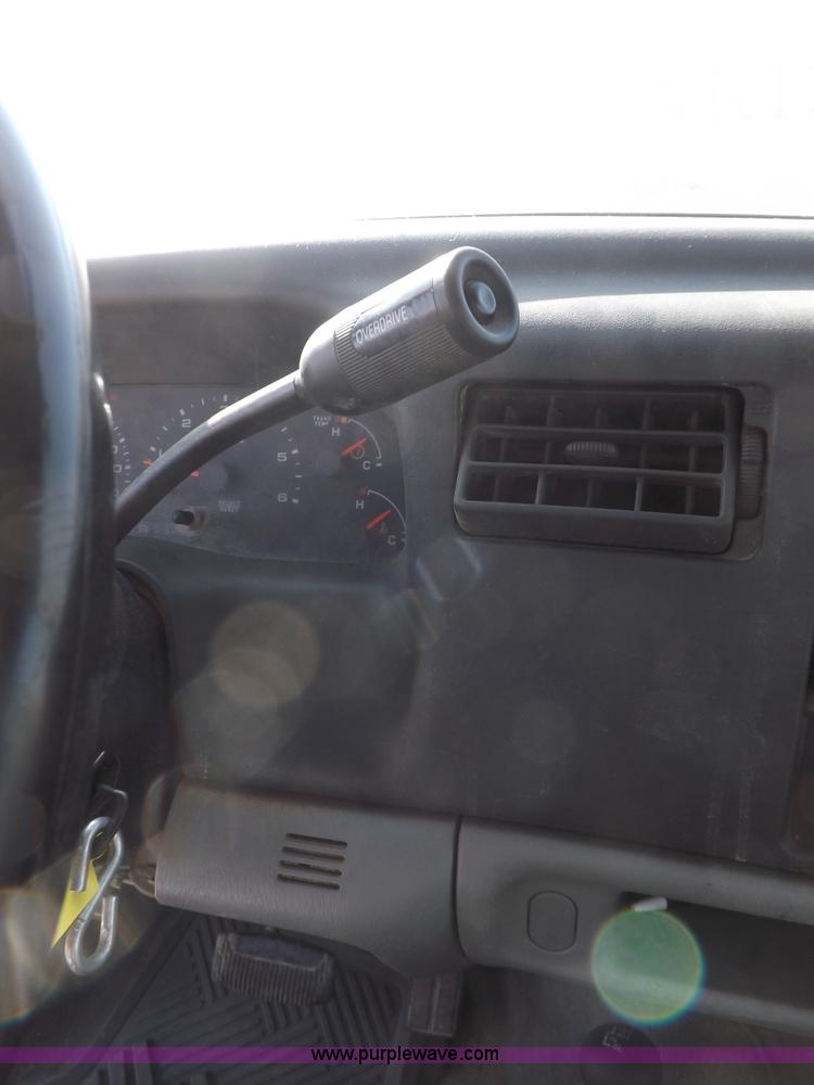 image for item I8395 2004 Ford F250 Super Duty XLT SuperCab pickup truck