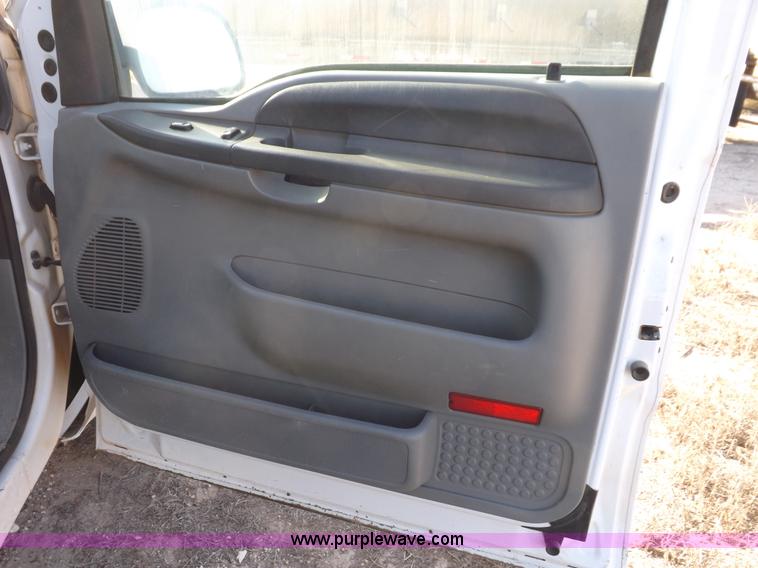 image for item I8395 2004 Ford F250 Super Duty XLT SuperCab pickup truck