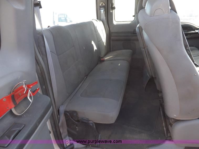 image for item I8395 2004 Ford F250 Super Duty XLT SuperCab pickup truck