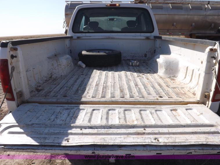 image for item I8395 2004 Ford F250 Super Duty XLT SuperCab pickup truck