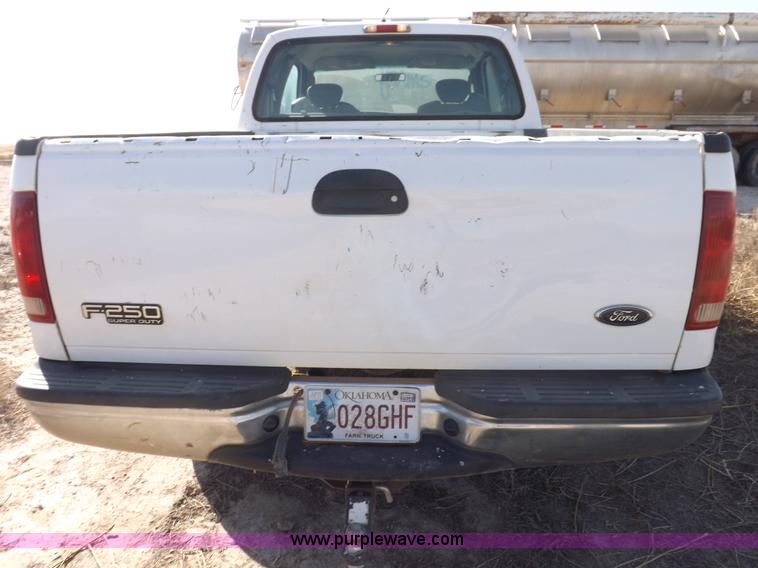 image for item I8395 2004 Ford F250 Super Duty XLT SuperCab pickup truck