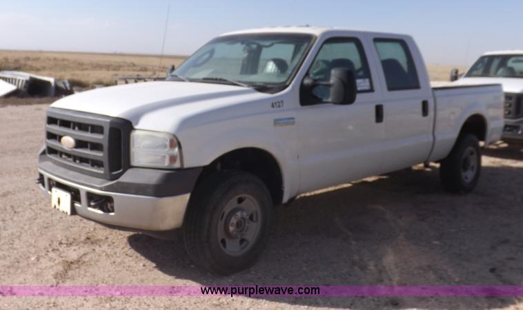 image for item I8407 2005 Ford F250 Super Duty XL Crew Cab pickup truck